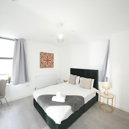 Ealing Broadway Great Stay 7-Minute Walk From The Underground מראה חיצוני תמונה