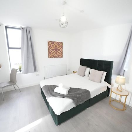Ealing Broadway Great Stay 7-Minute Walk From The Underground מראה חיצוני תמונה