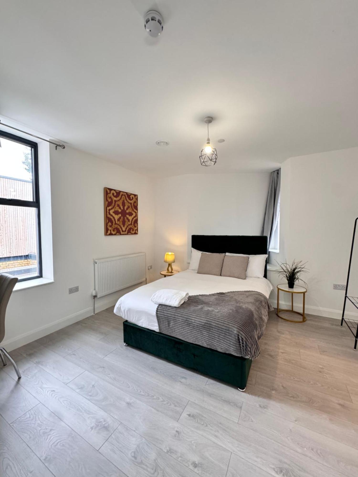 Ealing Broadway Great Stay 7-Minute Walk From The Underground מראה חיצוני תמונה