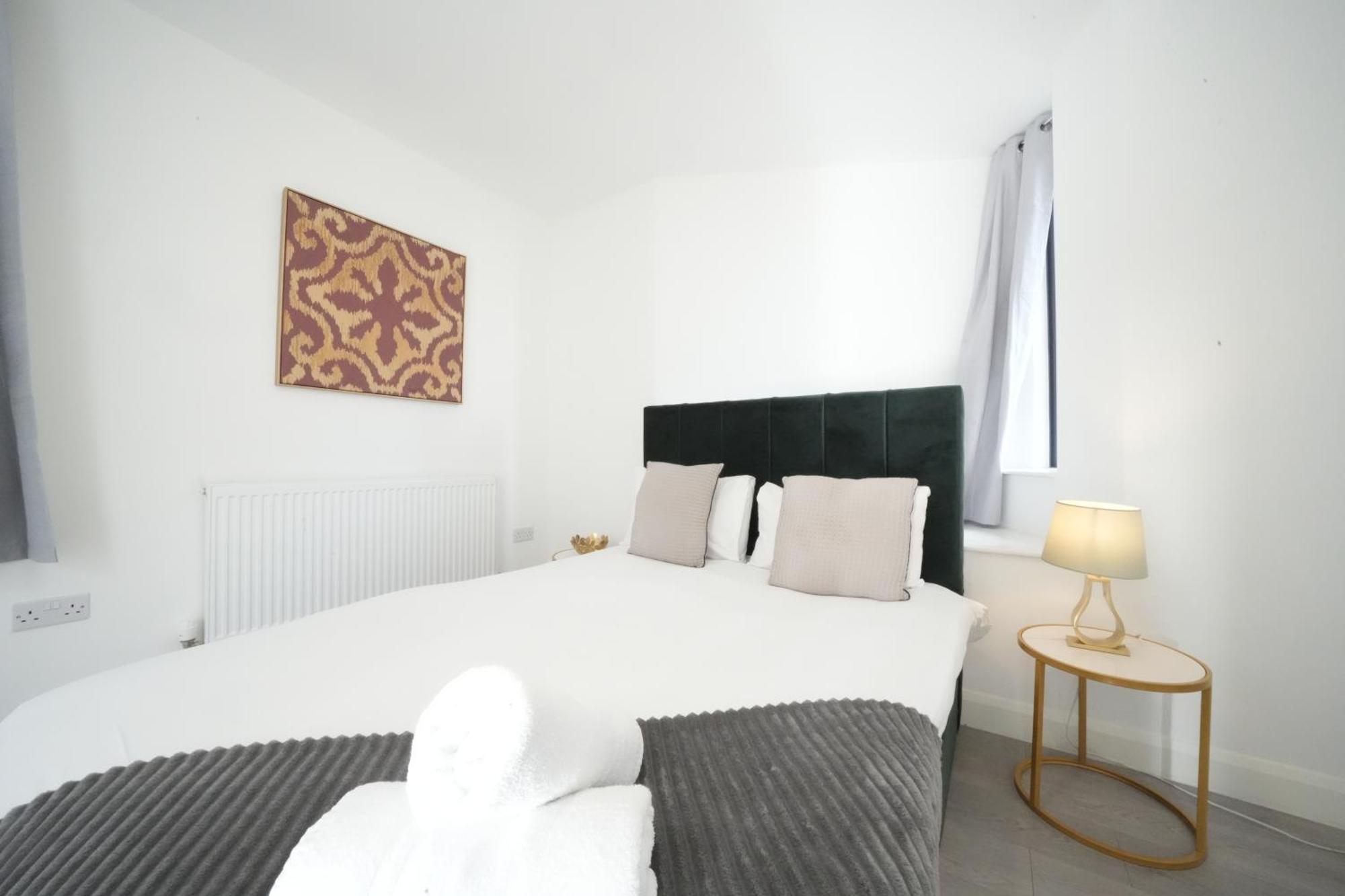 Ealing Broadway Great Stay 7-Minute Walk From The Underground מראה חיצוני תמונה