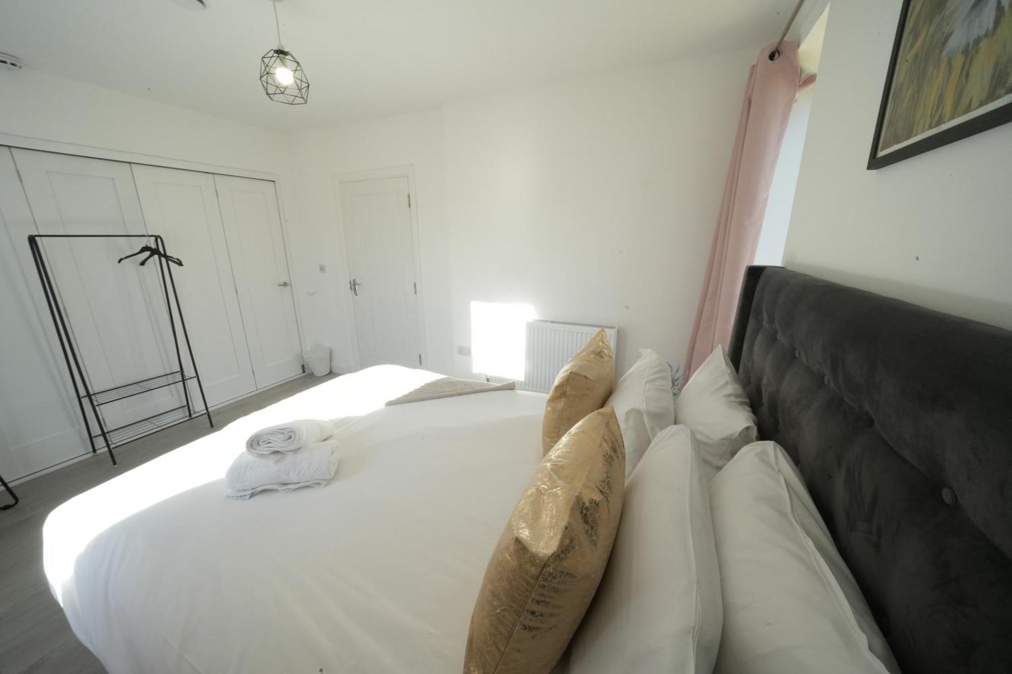 Ealing Broadway Great Stay 7-Minute Walk From The Underground מראה חיצוני תמונה