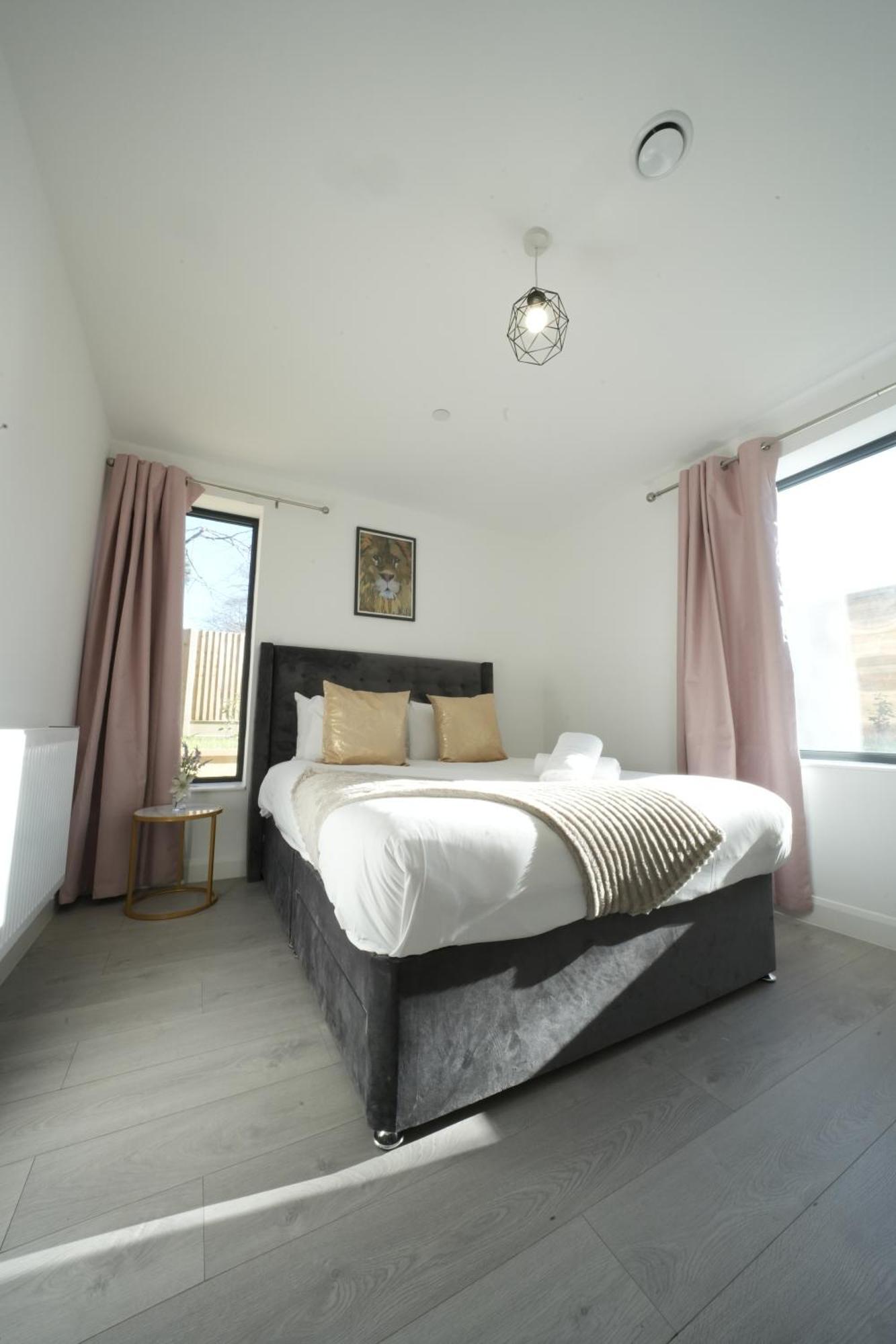 Ealing Broadway Great Stay 7-Minute Walk From The Underground מראה חיצוני תמונה