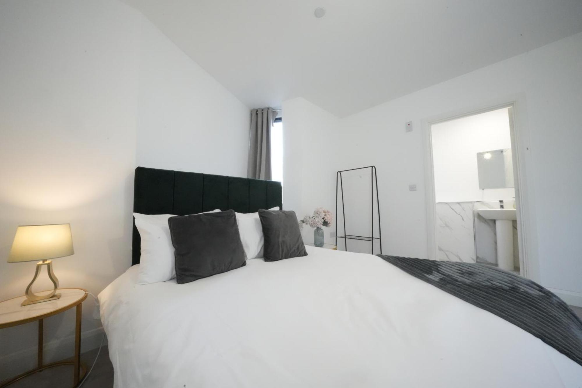 Ealing Broadway Great Stay 7-Minute Walk From The Underground מראה חיצוני תמונה